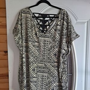 Plus size short sleeve top